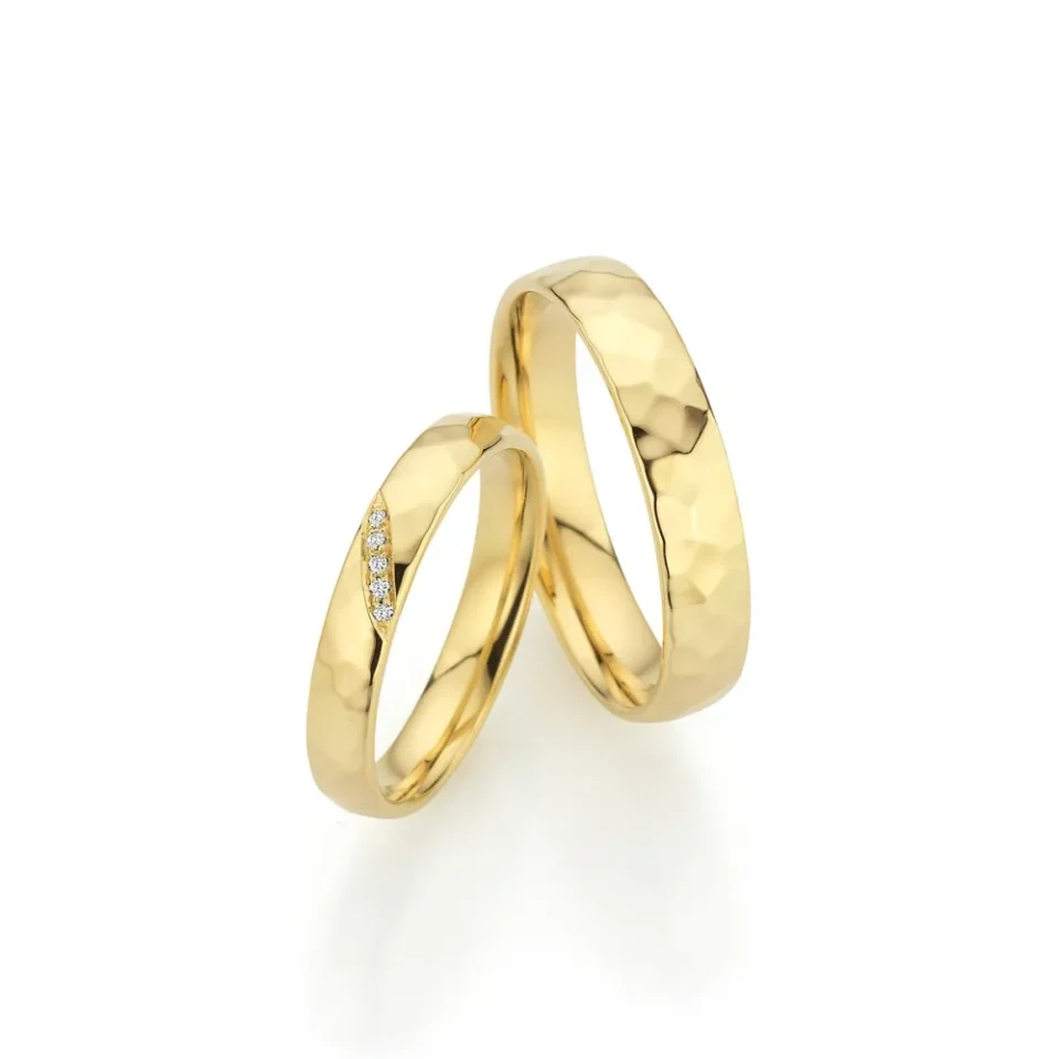 Alianzas de boda de oro amarillo con diamantes