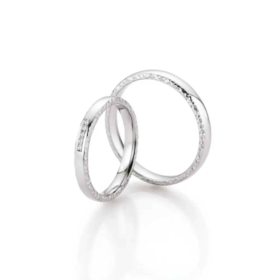 Alianzas de boda de platino con diamantes