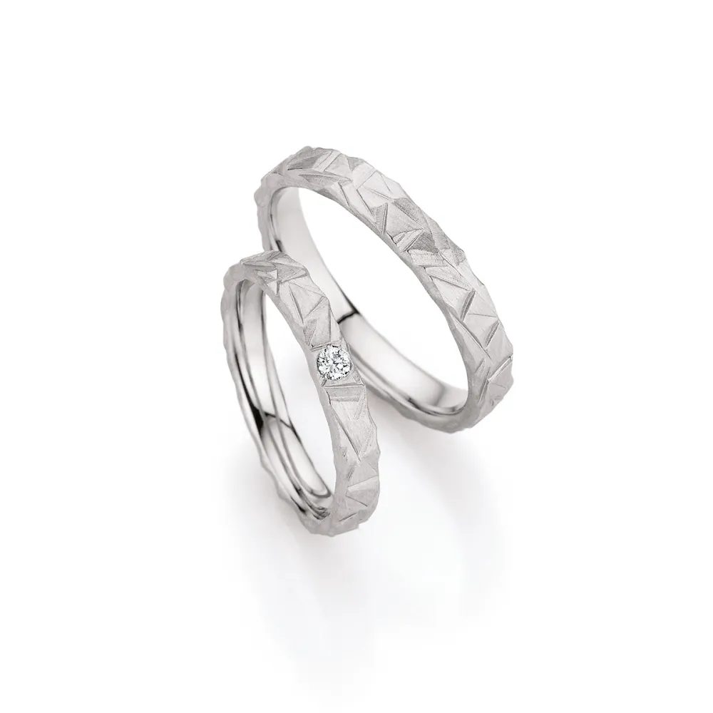 Alianzas de boda de oro blanco con diamante