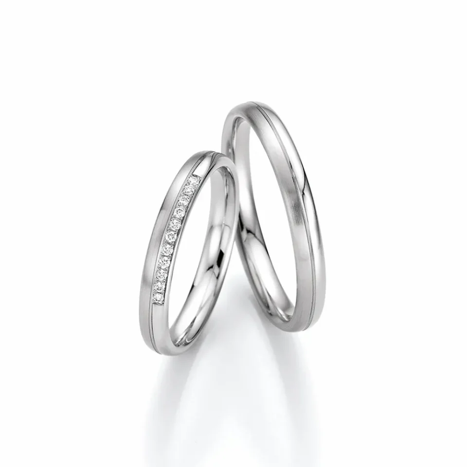 Alianzas de boda de platino con diamantes