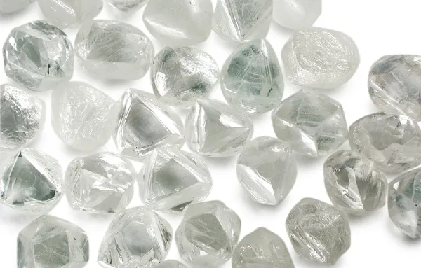 diamantes en bruto, antes de ser tallados