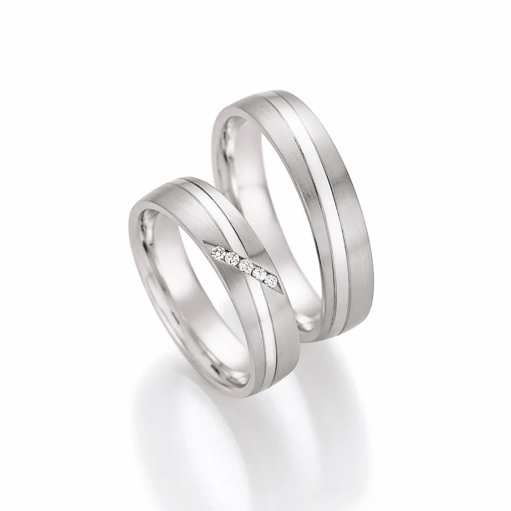 Alianzas de boda de plata con diamantes