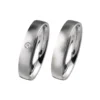 Alianzas de boda de acero con diamante