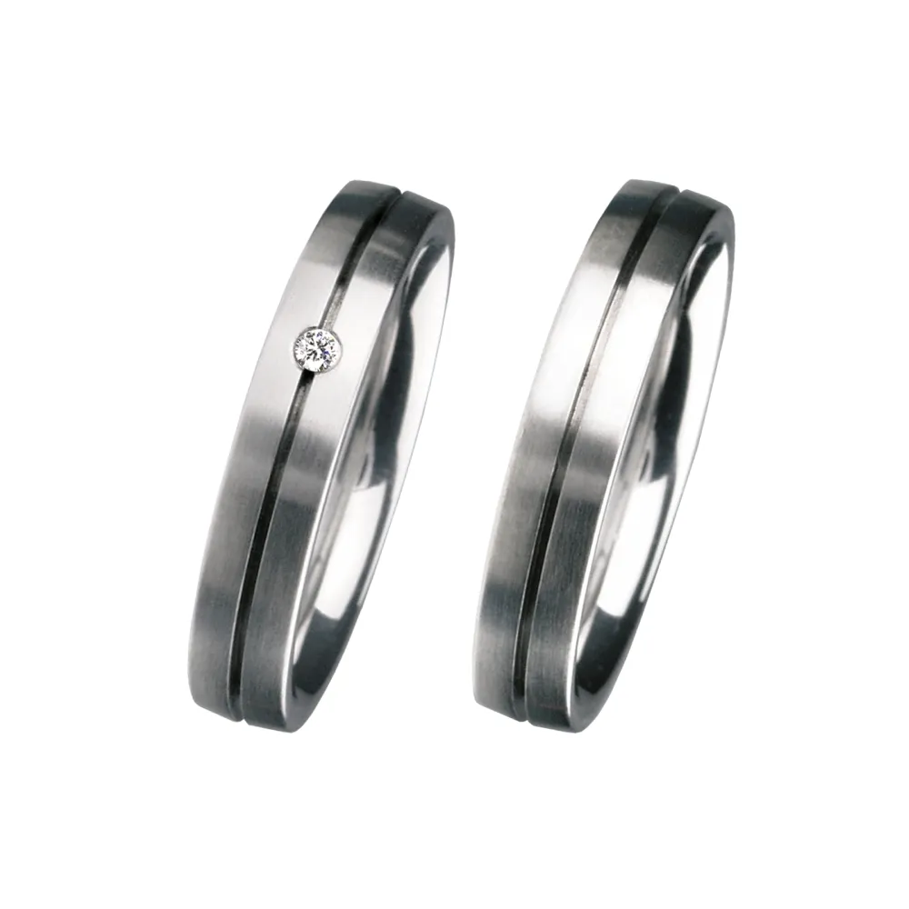 Alianzas de boda de acero con diamante