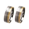 Alianzas de boda de acero y oro amarillo con diamante
