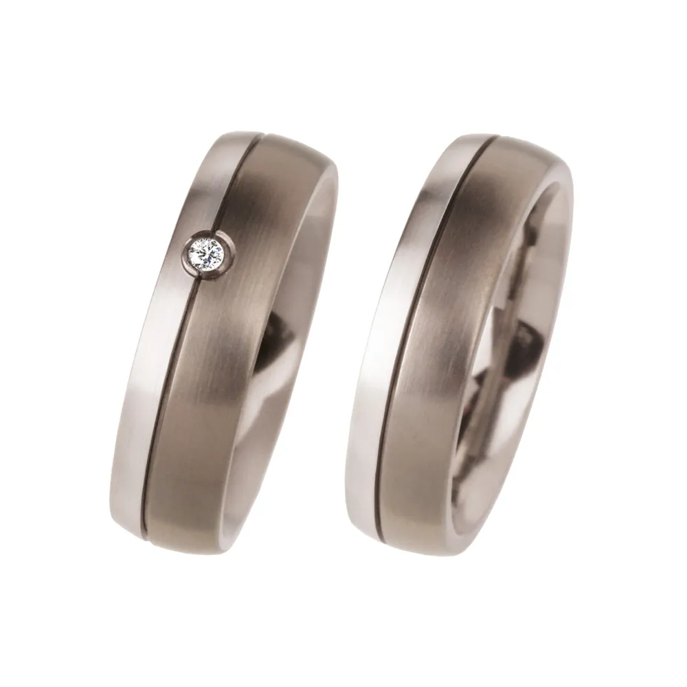 Alianzas de boda de titanio y platino con diamante
