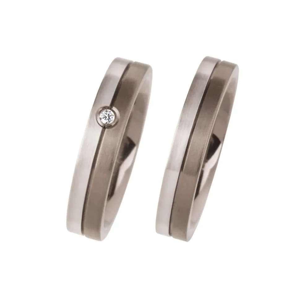 Alianzas de boda de titanio y platino con diamante