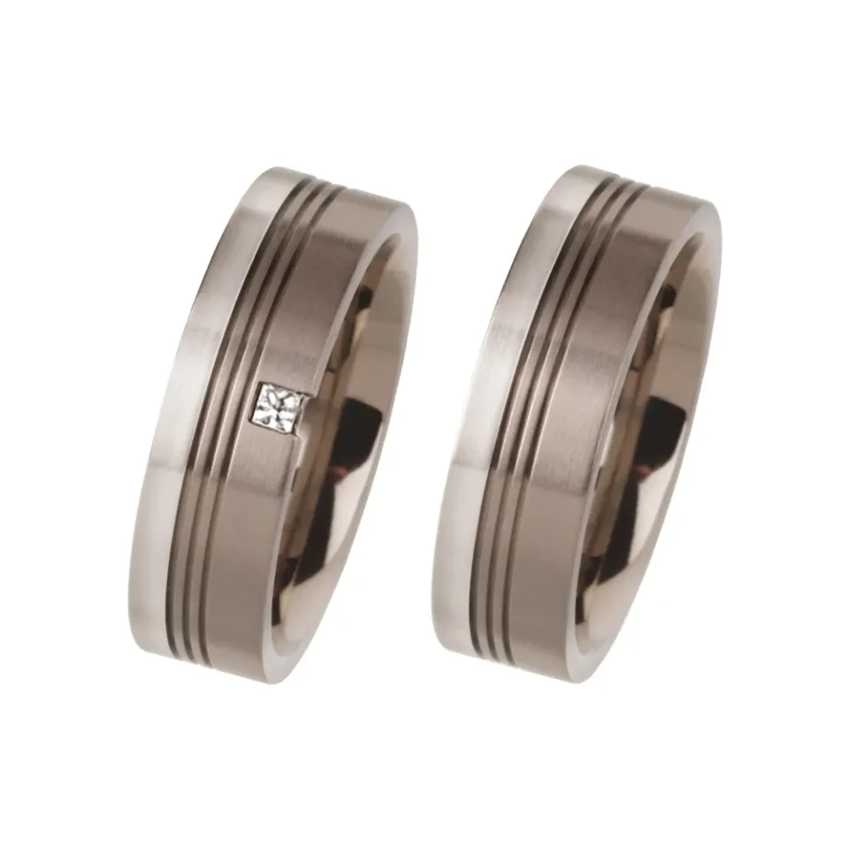 Alianzas de boda de titanio y platino con diamante