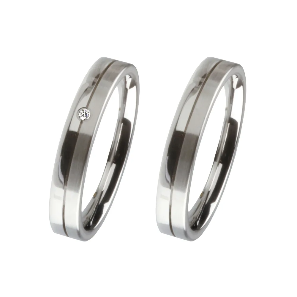 Alianzas de boda de acero con diamante