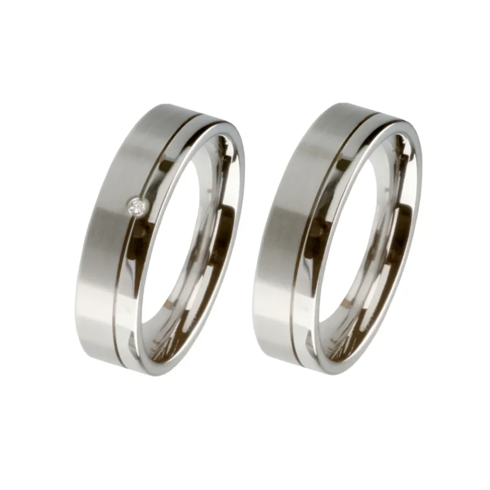 Alianzas de boda de acero con diamante