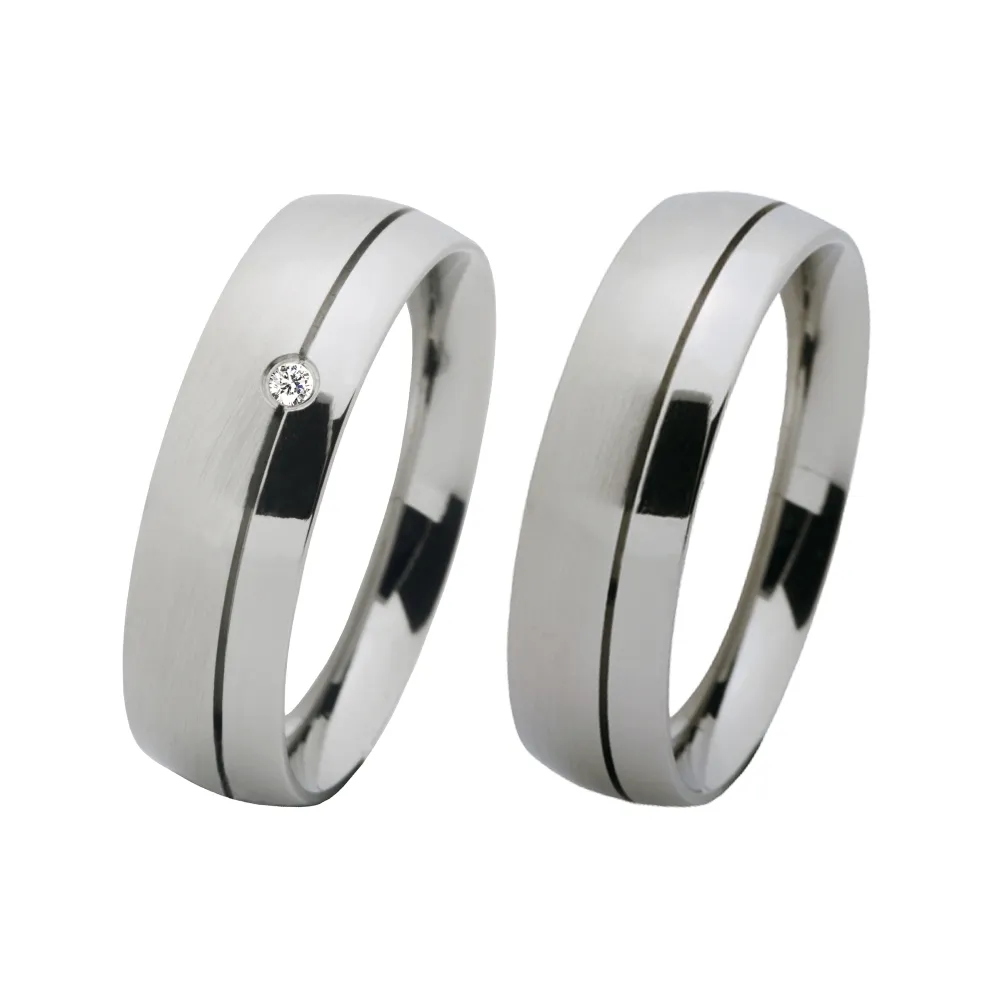 Alianzas de boda de acero con diamante
