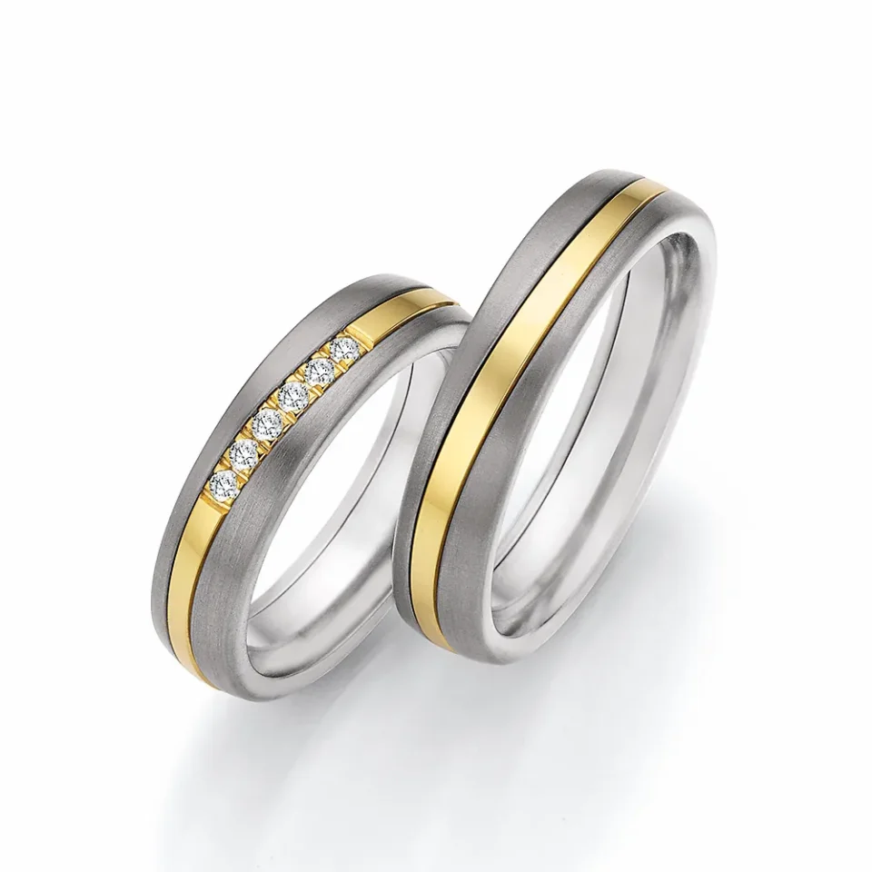 Alianzas de boda de titanio y oro amarillo con diamantes