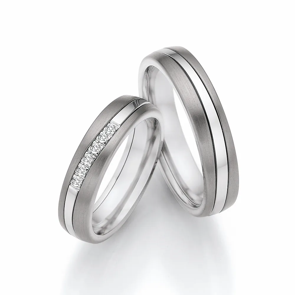 Alianzas de boda de titanio y oro blanco con diamantes