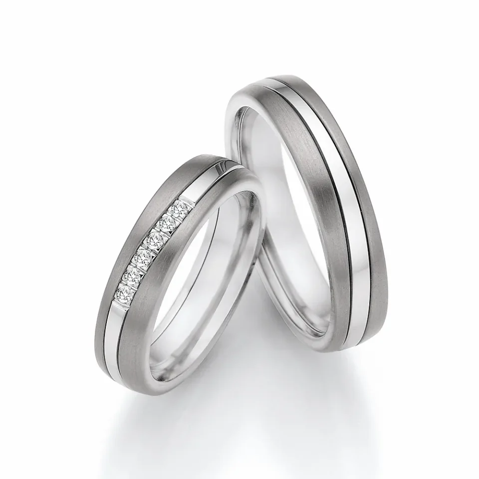 Alianzas de boda de titanio y oro blanco con diamantes