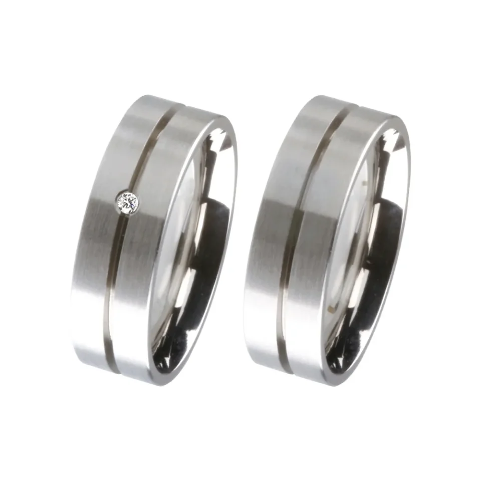 Alianzas de boda de acero con diamante