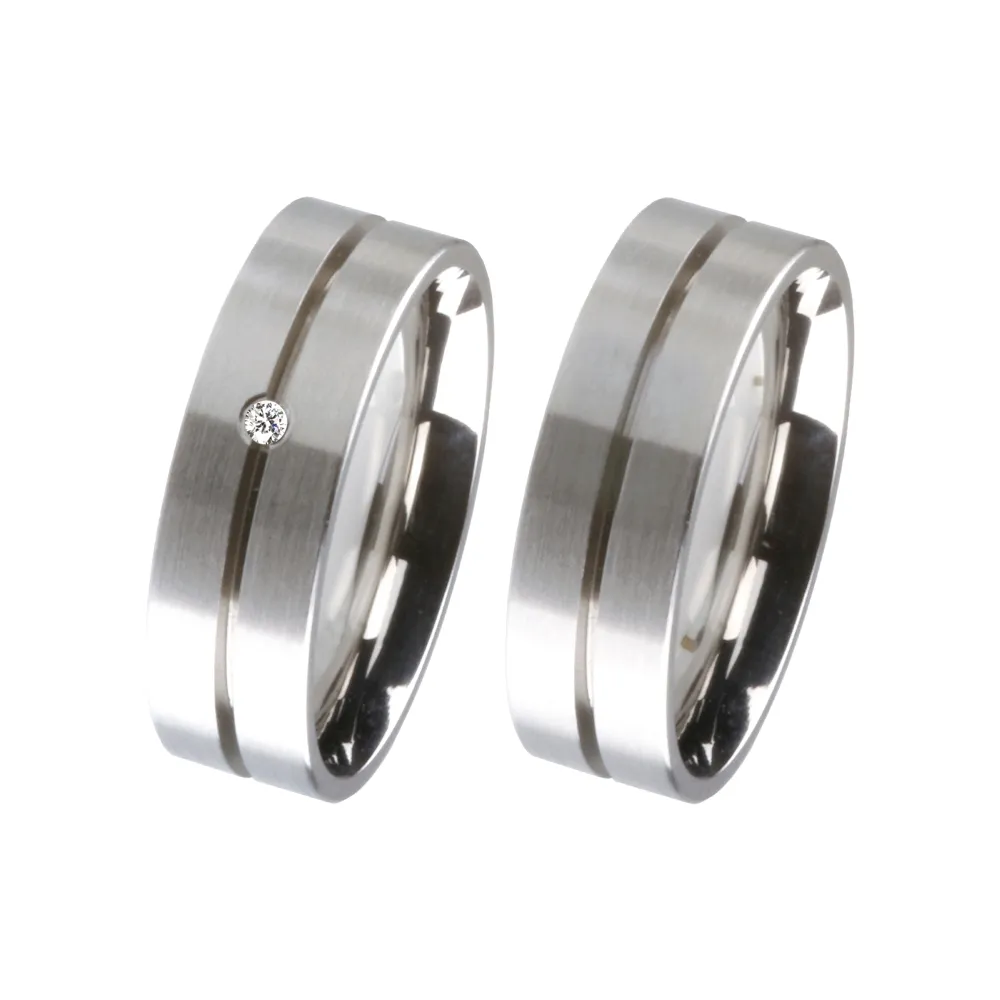 Alianzas de boda de acero con diamante