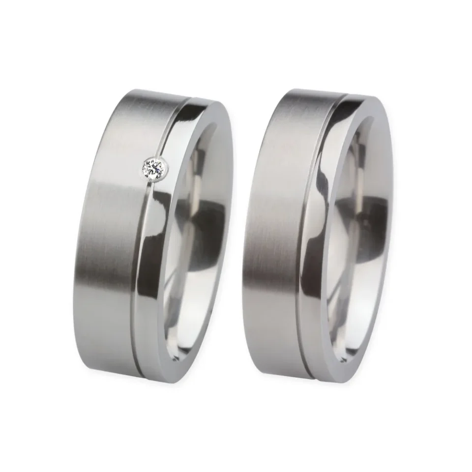 Alianzas de boda de acero con diamante