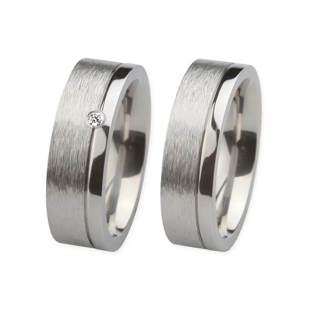 Alianzas de boda de acero con diamante