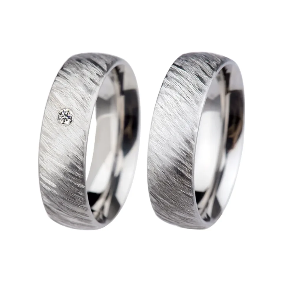 Alianzas de boda de acero con diamante