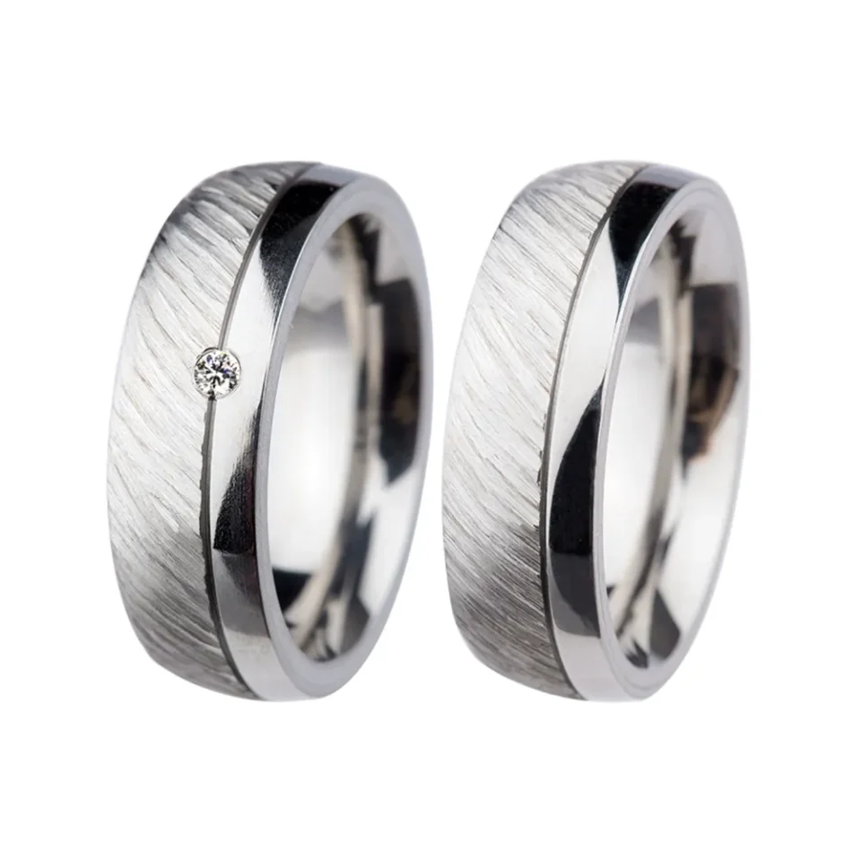Alianzas de boda de acero con diamante