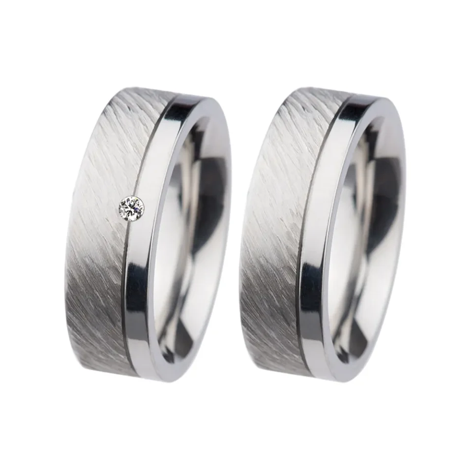 Alianzas de boda de acero con diamante
