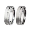 Alianzas de boda de acero con diamante