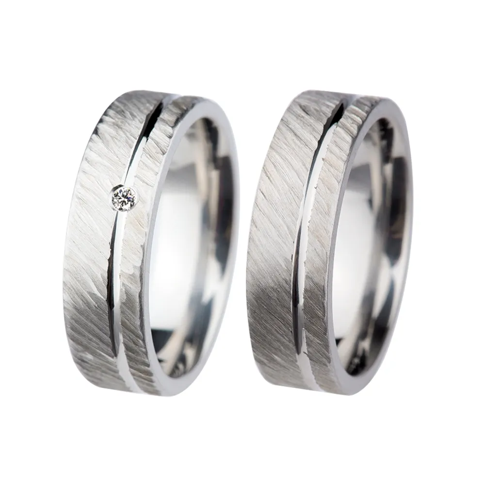 Alianzas de boda de acero con diamante