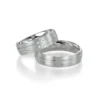 Alianzas de boda de plata con diamantes