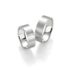 Alianzas de boda de plata con diamantes
