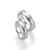 Alianzas de boda de plata con diamante
