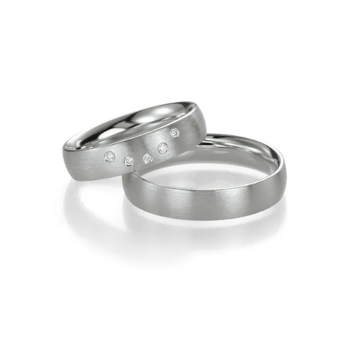 Alianzas de boda de plata con diamantes