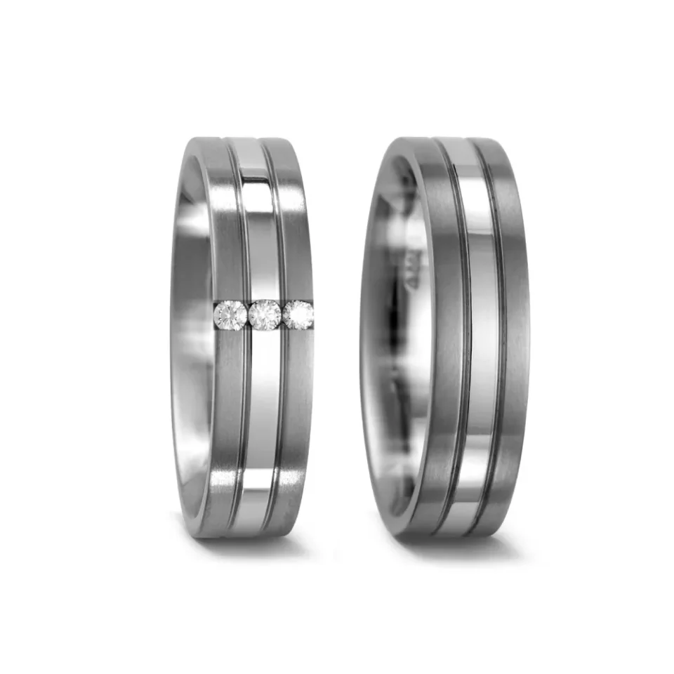 Alianzas de boda de titanio y platino con diamantes