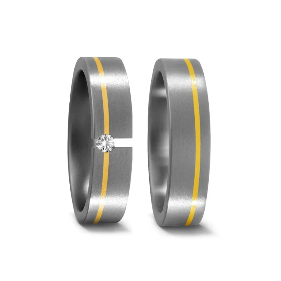 Alianzas de boda de titanio y oro amarillo con diamante