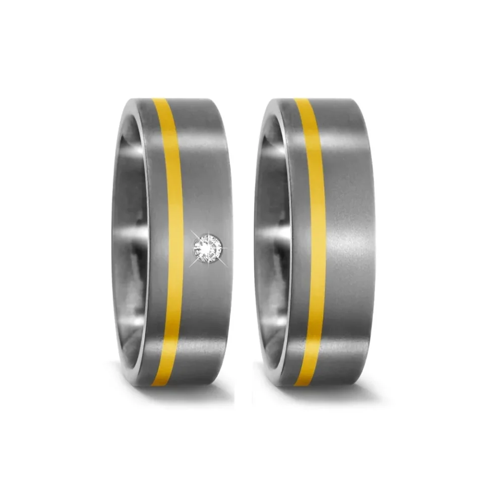 Alianzas de boda de titanio y oro amarillo con diamante