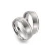 Alianzas de boda de titanio y platino con diamante