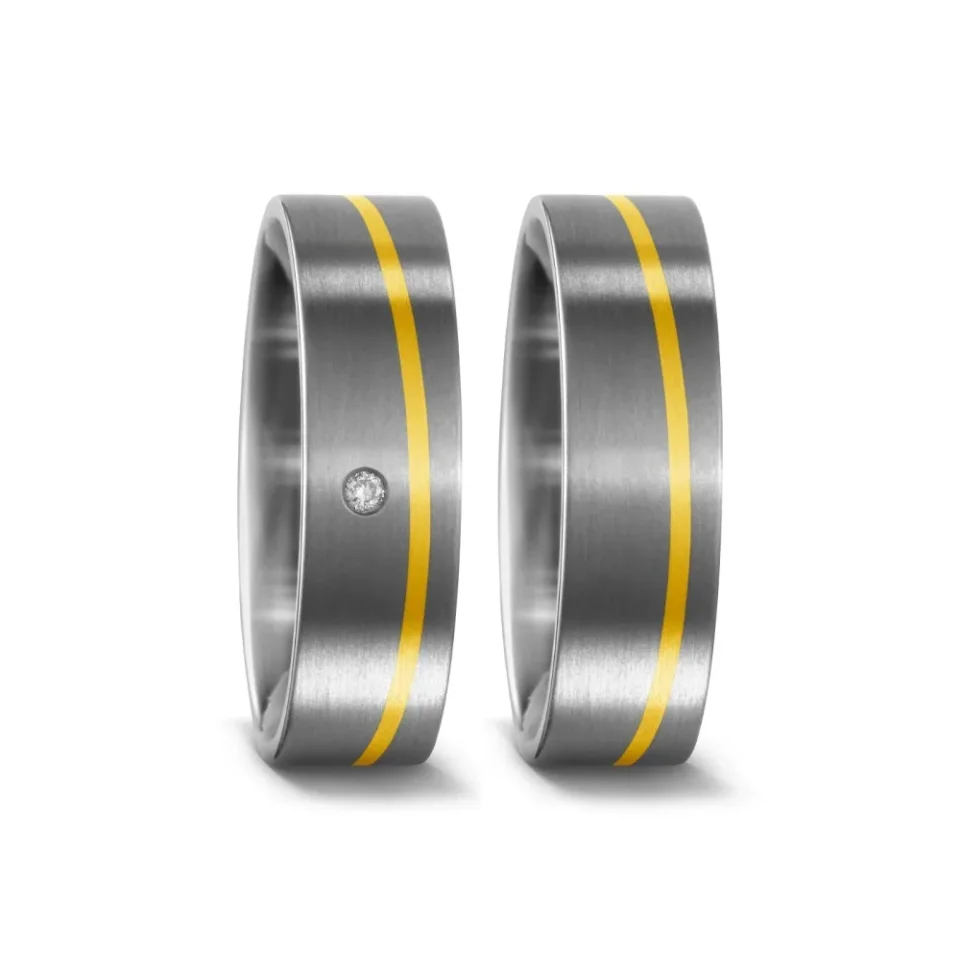 Alianzas de boda de titanio y oro amarillo con diamante