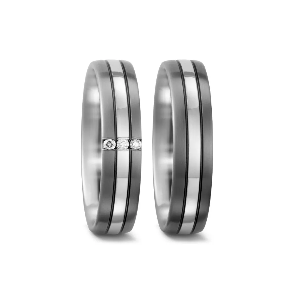 Alianzas de boda de titanio y platino con diamantes