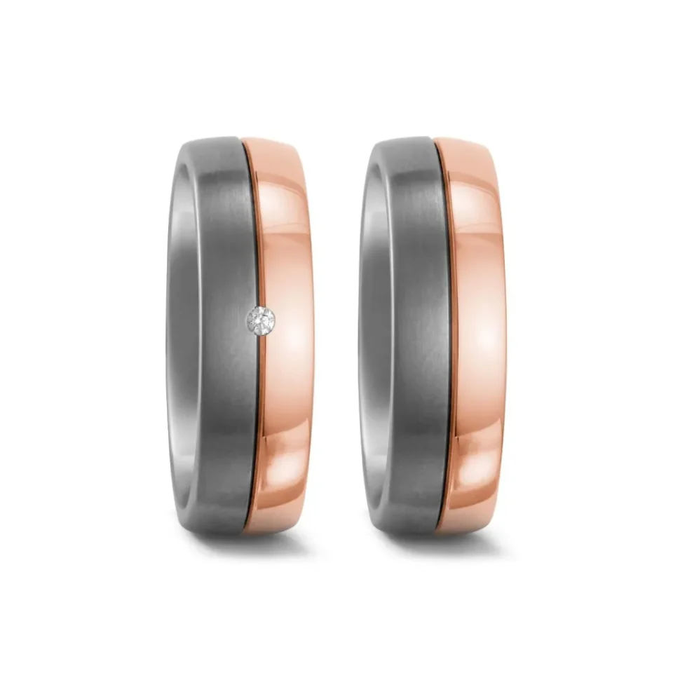Alianzas de boda de titanio y oro rosado con diamante