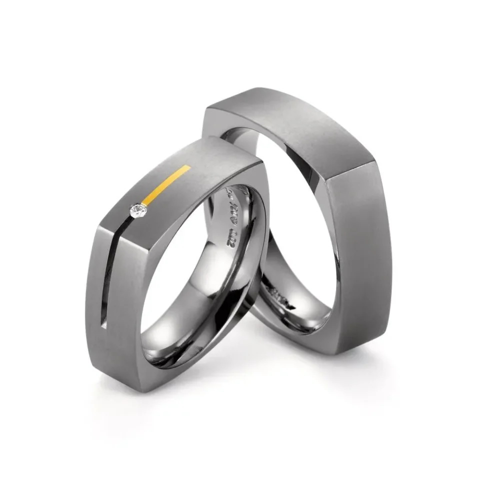 Alianzas de boda de titanio y oro amarillo con diamante