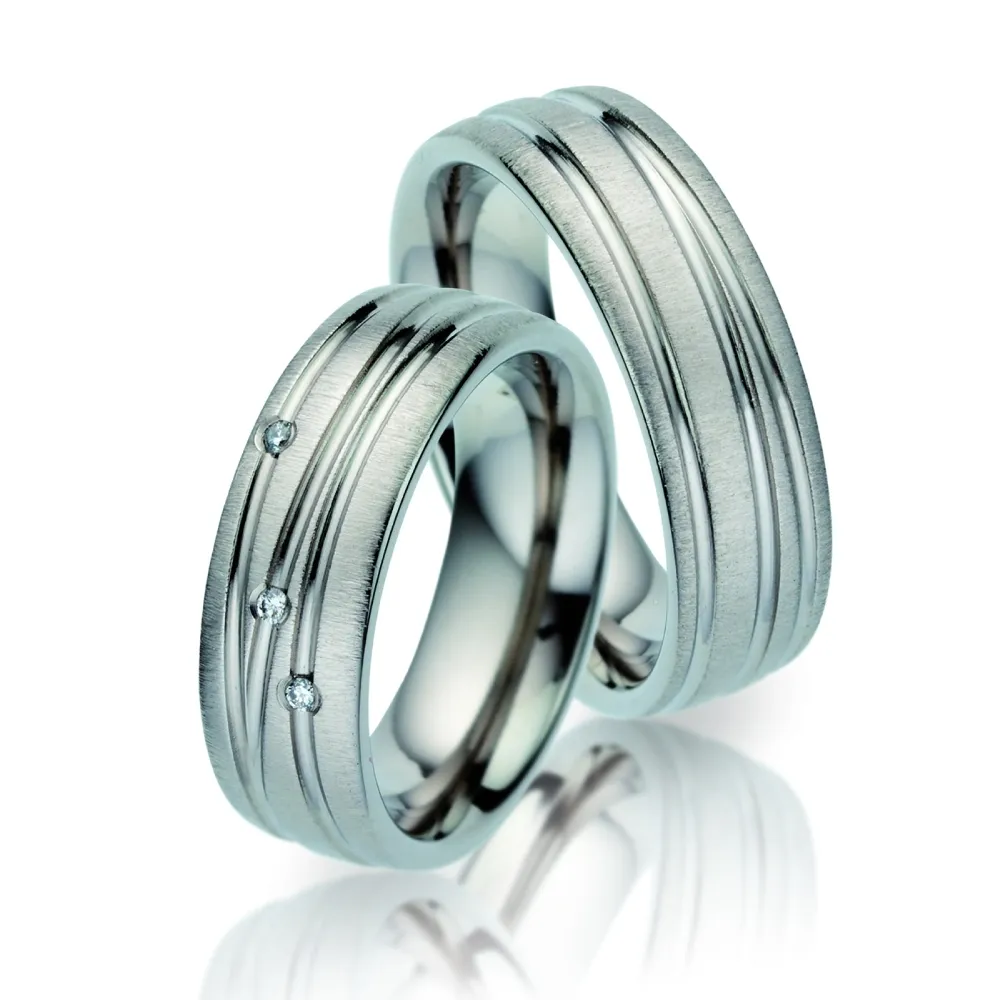 Alianzas de boda de titanio con diamantes