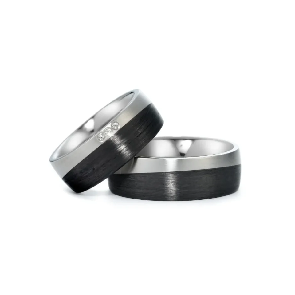 Alianzas de boda de titanio y carbono con diamantes