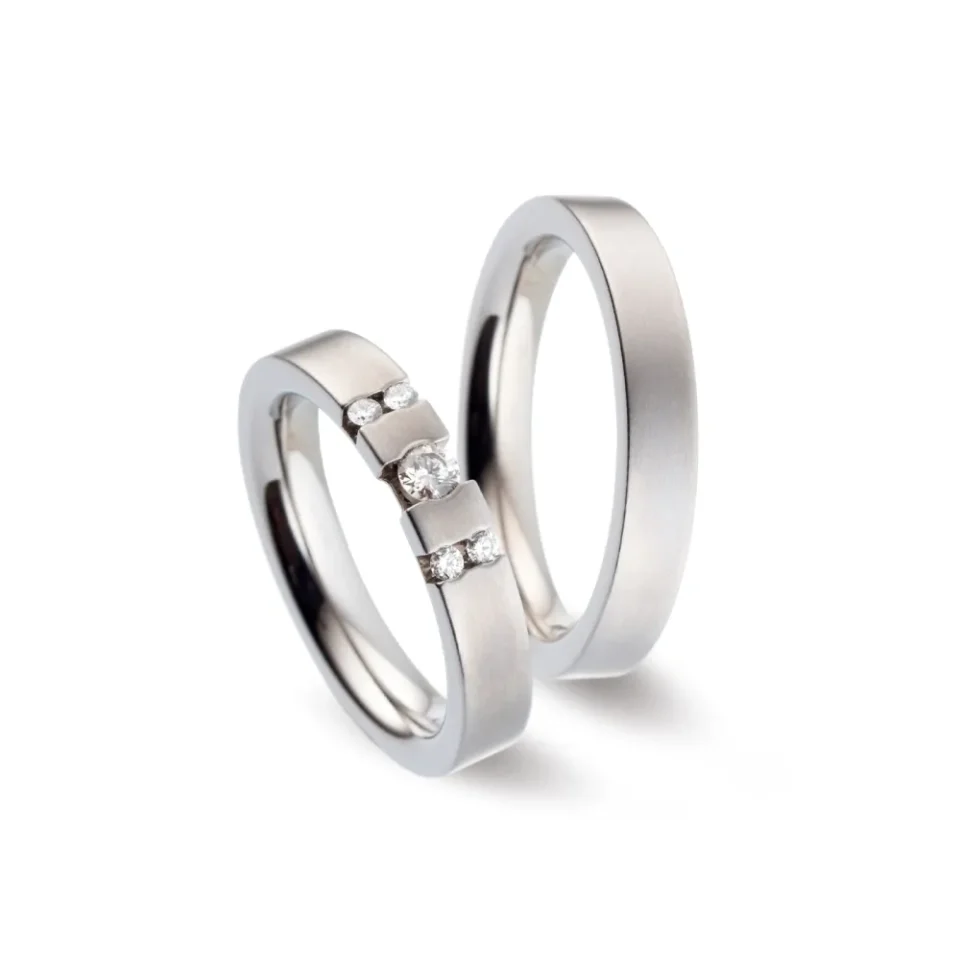 Alianzas de boda de titanio con diamantes