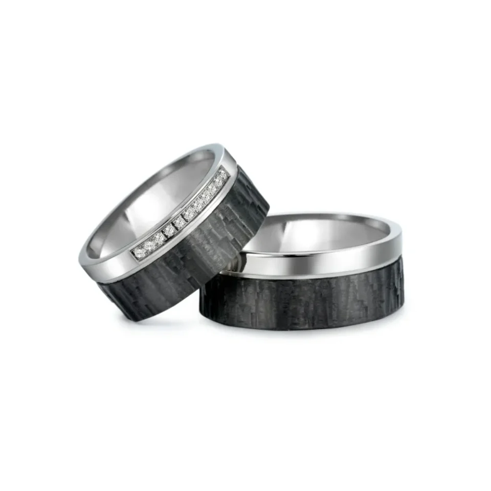 Alianzas de boda de titanio y carbono con diamantes