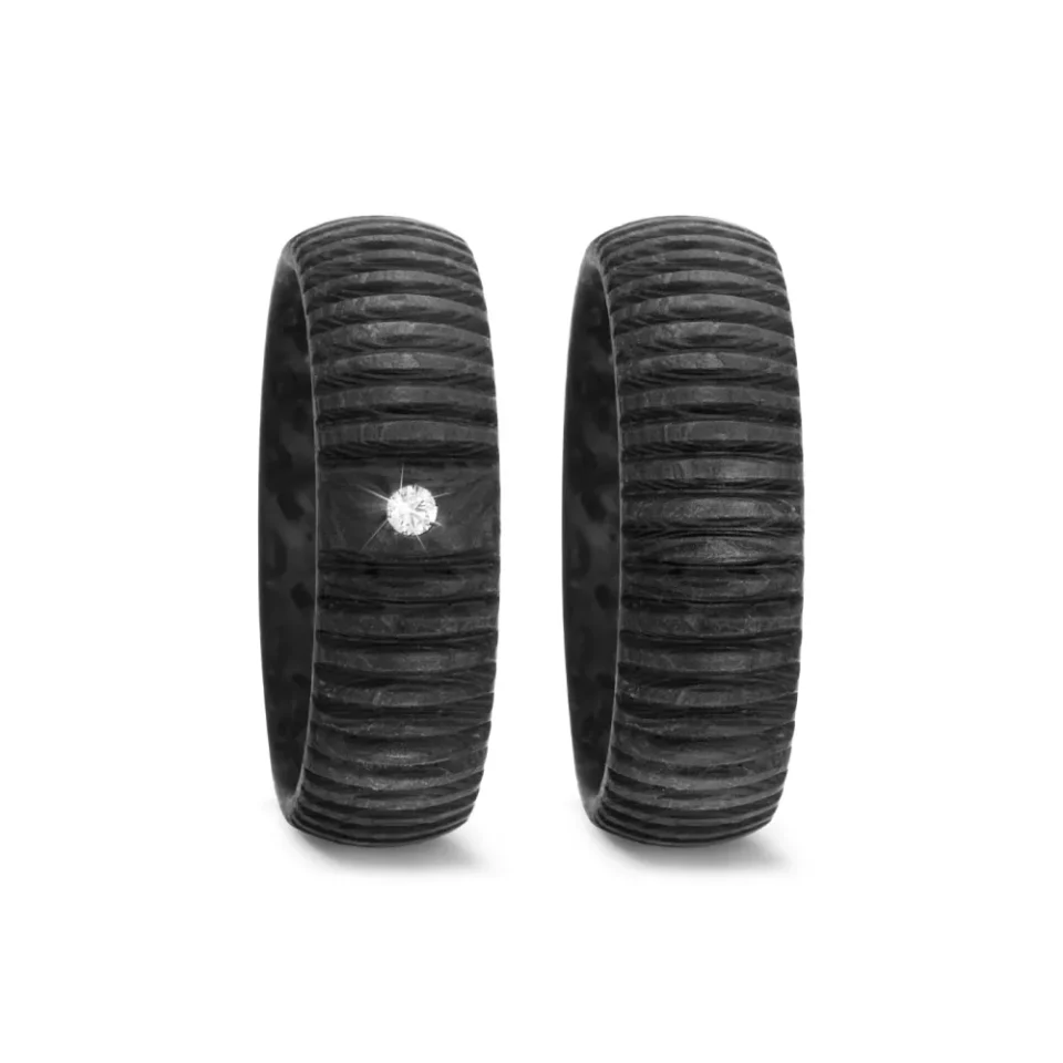Alianzas de boda de carbono con diamante