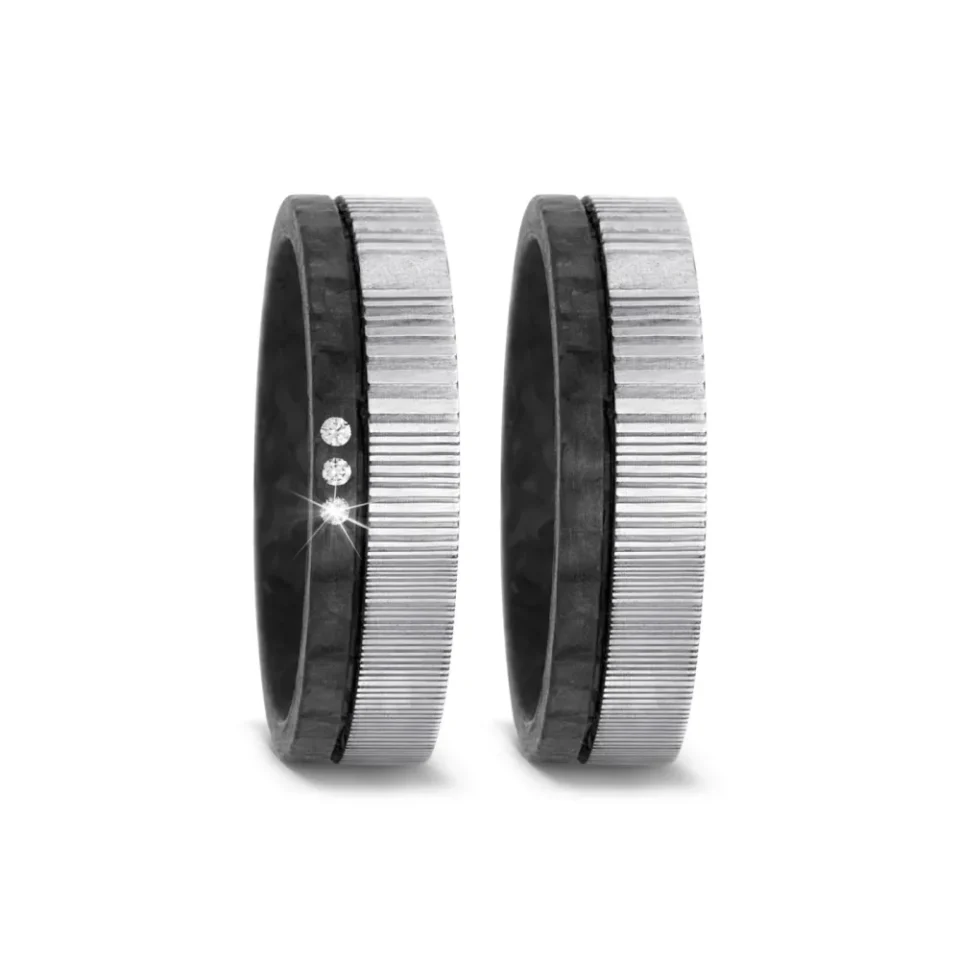 Alianzas de boda de carbono y acero con diamantes