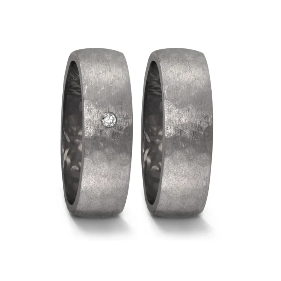 Alianzas de boda de carbono y tántalo con diamante