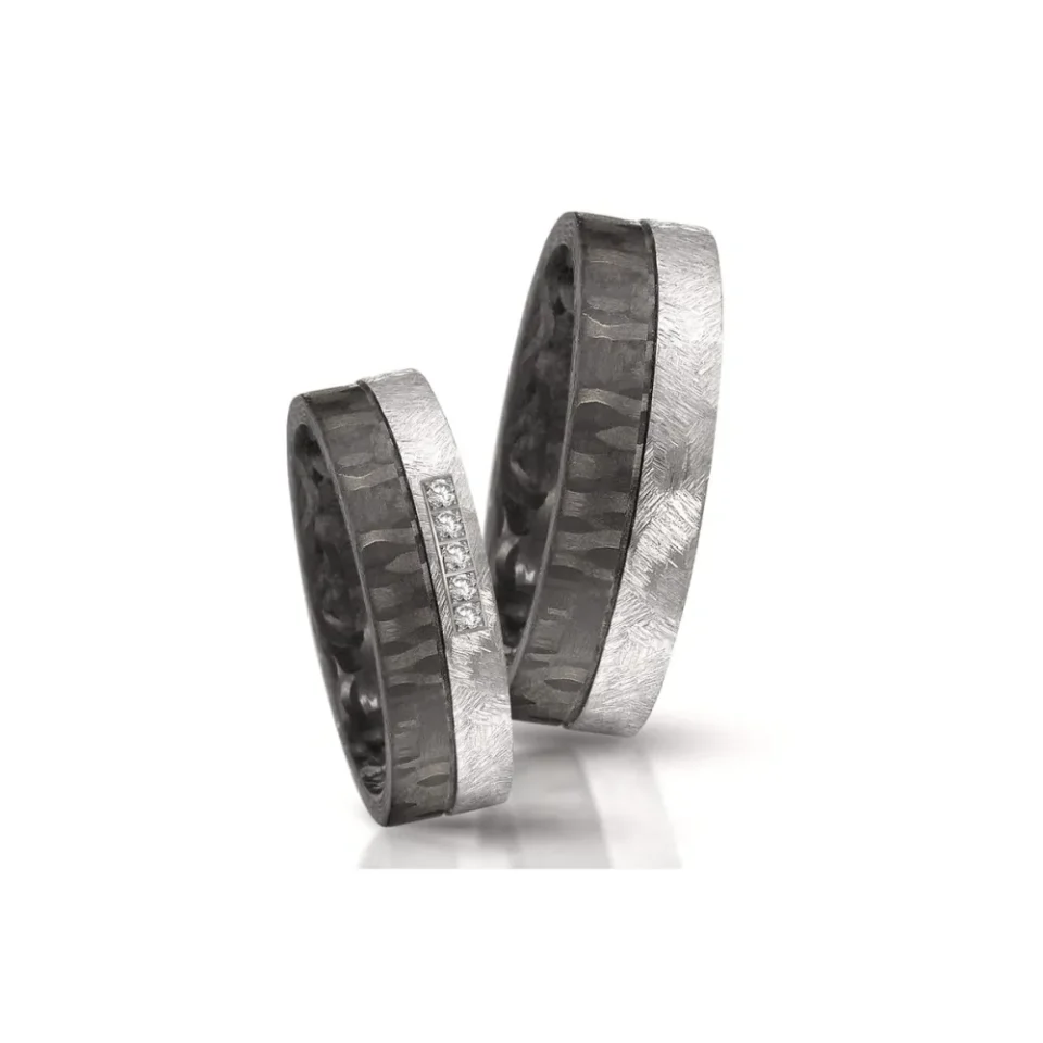 Alianzas de boda de carbono y tántalo con diamantes