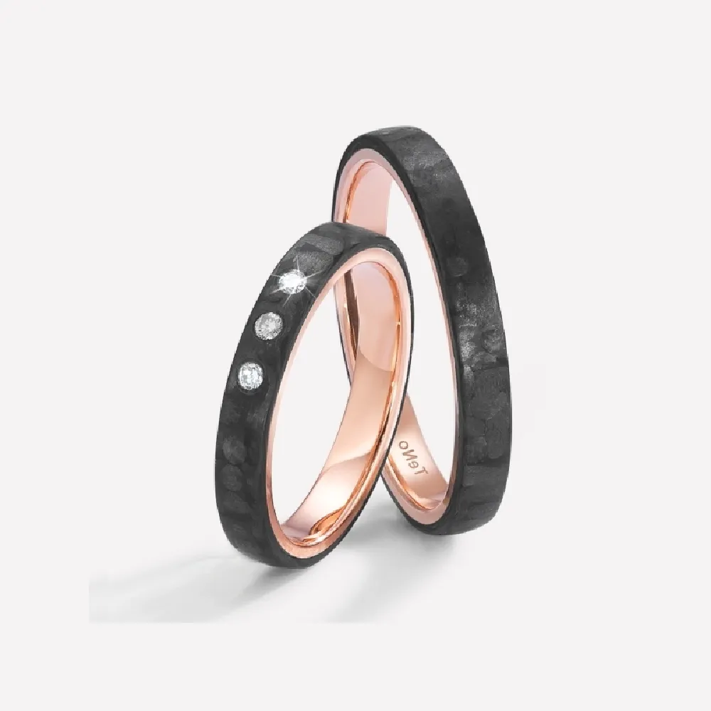 Alianzas de boda de carbono y oro rosado con diamantes