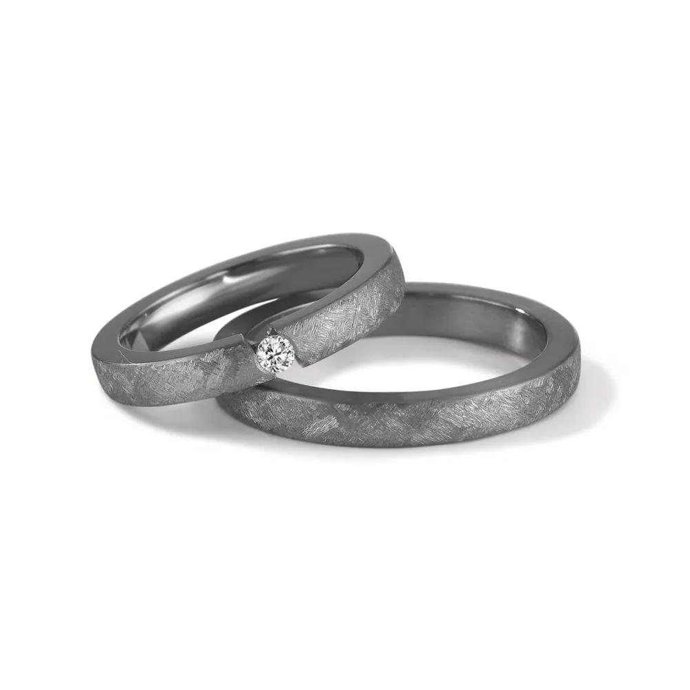 Alianzas de boda de tántalo con diamante