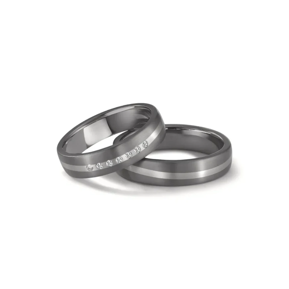 Alianzas de boda de tántalo y platino con diamantes